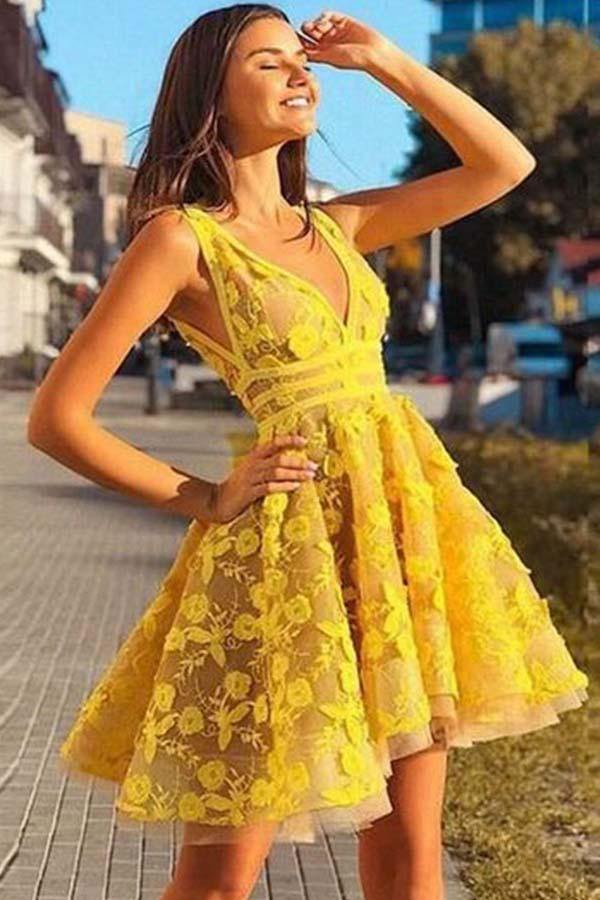 Yellow A-line V-neck Backless Short Homecoming Dresses With Lace Flowers
