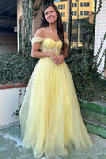 Abito da cerimonia formale con corpetto a fascia e gonna a ruota in tulle