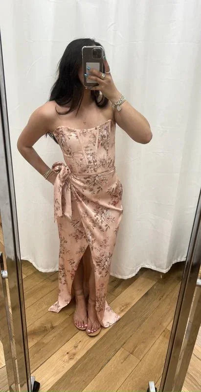 Vestido de Cetim Formal de Festa com Corpete Estampado Fúcsia e Fenda Frontal Y8458