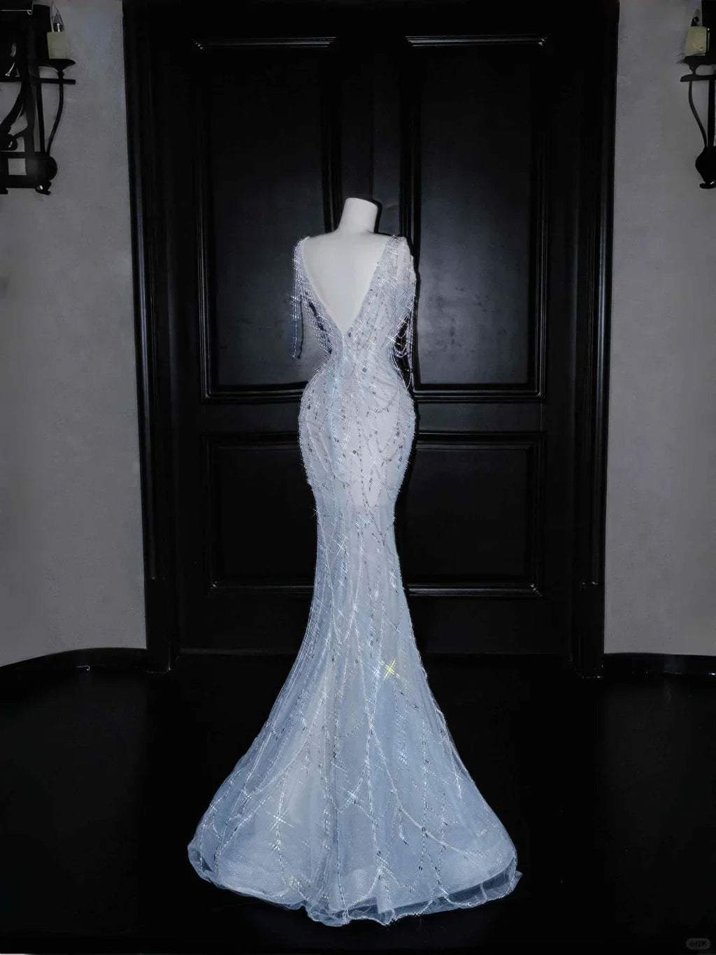 Abito da sera lungo a sirena con scollo a V, catena di perline e tulle blu sogno Y8665