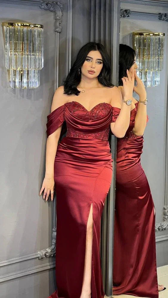 Abito lungo da sera bordeaux con spalle scoperte e spacco alto, modello sirena su misura Y6006