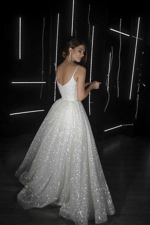 Vestido de novia de playa con escote en V, lentejuelas y corte A, color marfil