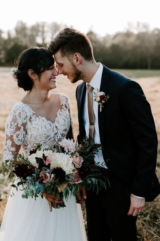 Robe de mariée en dentelle rustique à manches longues et col bateau en ligne A WD522