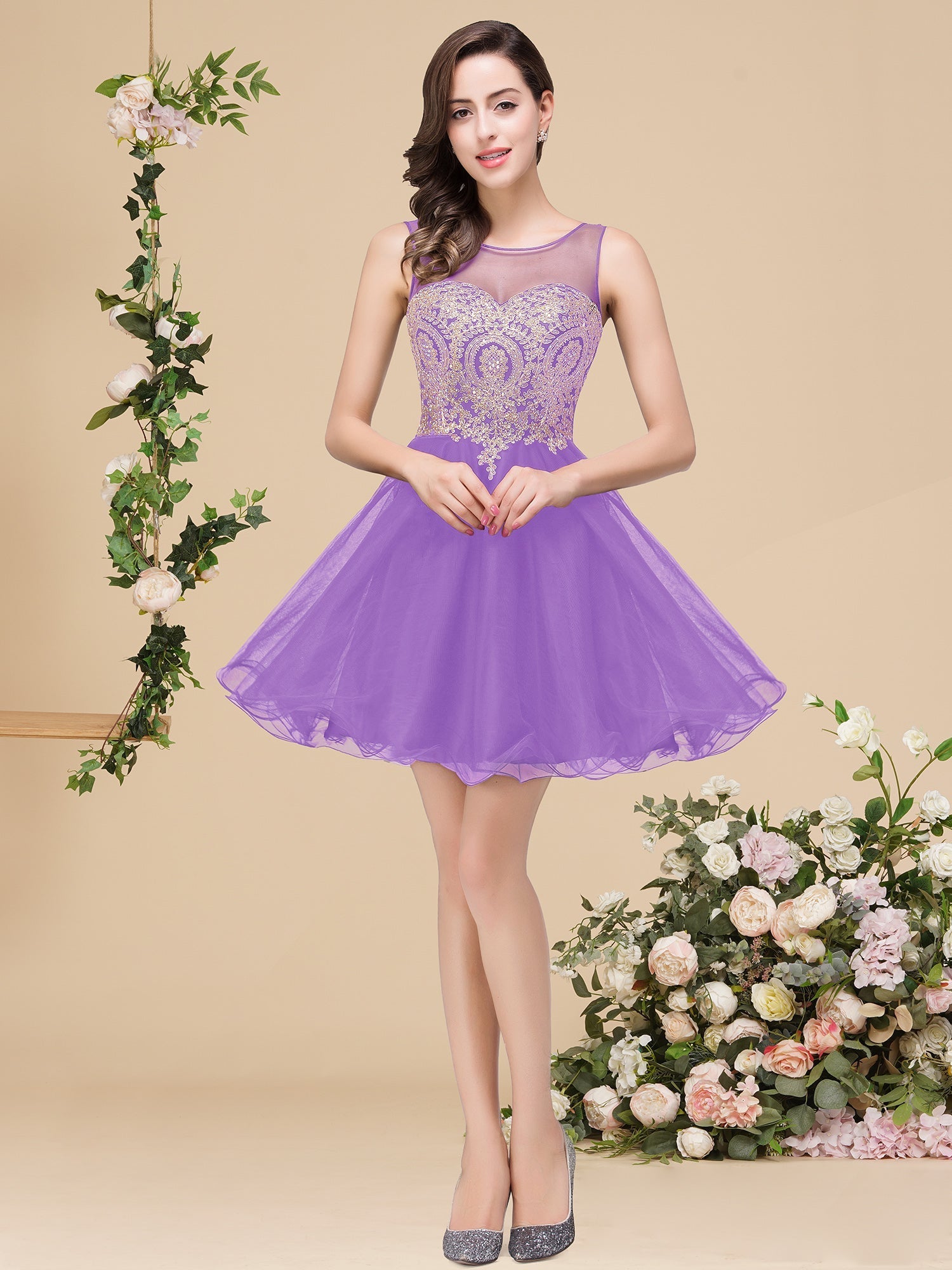 Robes de bal sans manches à appliques, coupe droite, courtes, à encolure ronde
