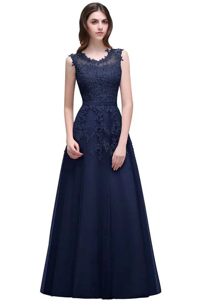 Robe de bal longue en tulle coupe trapèze avec applications