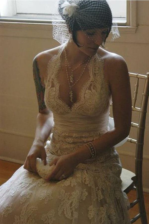 Abito da sposa a linea ad A con collo allacciato al collo, schiena scoperta, fiocco e pizzo, con strascico da corte