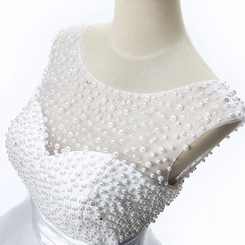 Vestido de fiesta de tul con cuentas y joya en forma de A