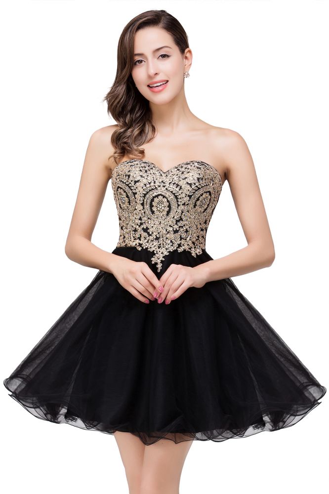 Vestidos de fiesta cortos con escote en forma de corazón y apliques de encaje en línea A