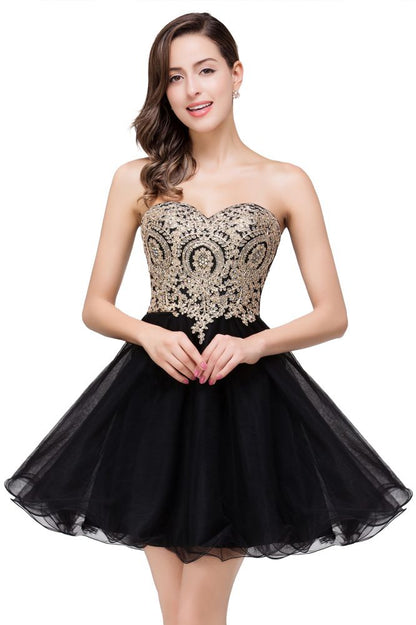 Vestidos de fiesta cortos con escote en forma de corazón y apliques de encaje en línea A