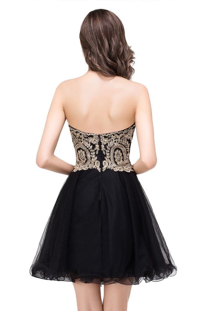 Vestidos de fiesta cortos con escote en forma de corazón y apliques de encaje en línea A