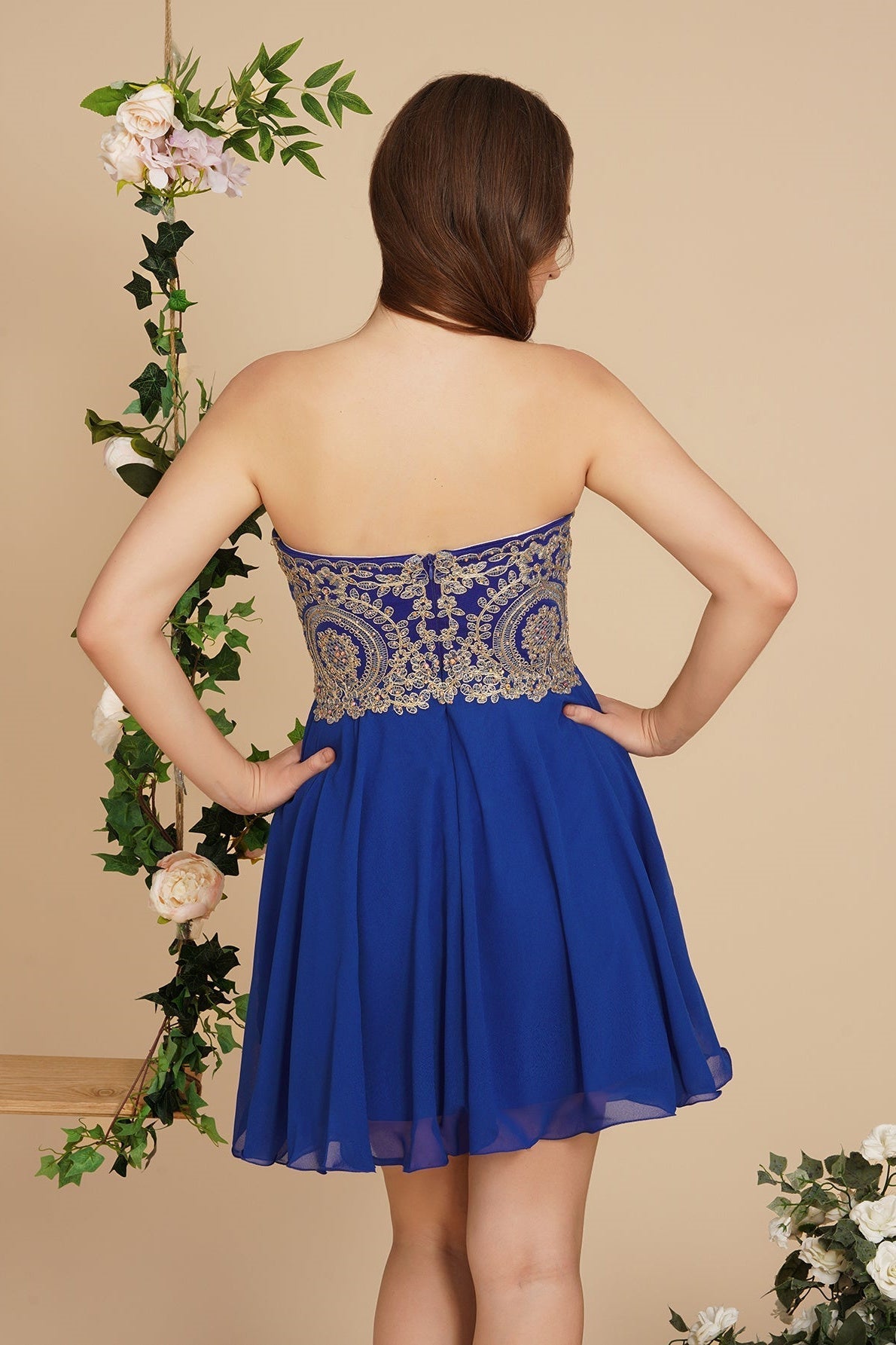 Vestidos de fiesta cortos con escote en forma de corazón y apliques de encaje en línea A