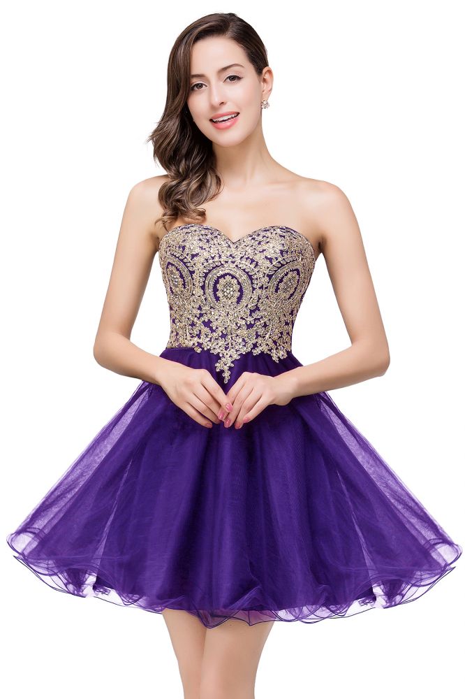 Vestidos de fiesta cortos con escote en forma de corazón y apliques de encaje en línea A