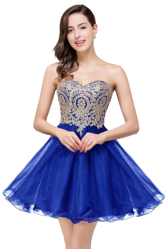 Vestidos de fiesta cortos con escote en forma de corazón y apliques de encaje en línea A