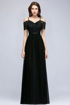 Abito da damigella lungo a linea ad A con spalline sottili, scollo a V, pizzo nero e chiffon