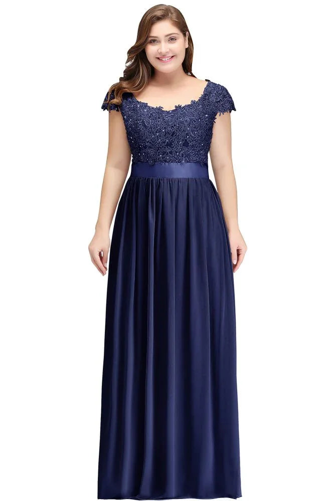 Robe de soirée argentée longueur sol en ligne A, encolure dégagée, manches courtes, appliques avec ceinture