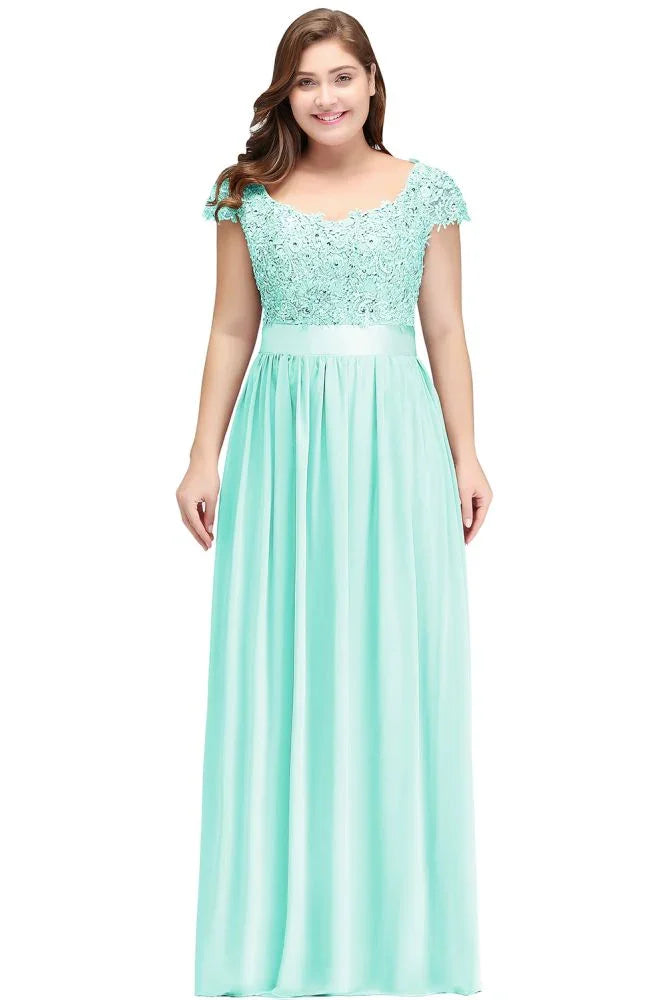 Robe de soirée argentée longueur sol en ligne A, encolure dégagée, manches courtes, appliques avec ceinture