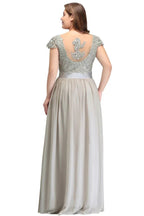 Robe de soirée argentée longueur sol en ligne A, encolure dégagée, manches courtes, appliques avec ceinture