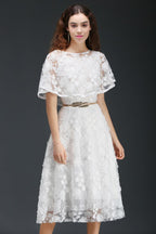 Robe courte en dentelle à jupe évasée ornée de cristaux pour bal de fin d'année