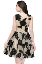 Robes courtes en tulle couleur chair style ligne A pour retour à la maison avec fleurs élégantes