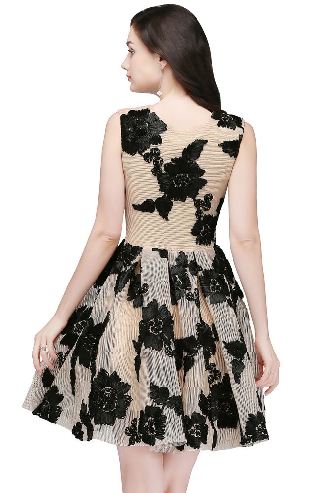 فساتين العودة إلى المنزل القصيرة من التول بلون البشرة بتصميم خط A وأزهار أنيقة