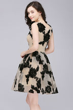 Robes courtes en tulle couleur chair style ligne A pour retour à la maison avec fleurs élégantes