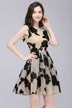 Robes courtes en tulle couleur chair style ligne A pour retour à la maison avec fleurs élégantes