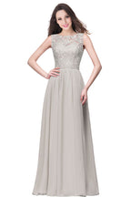 Abito da cerimonia lungo fino a terra con scollo rotondo, senza maniche, linea a trapezio, corpetto in pizzo e chiffon