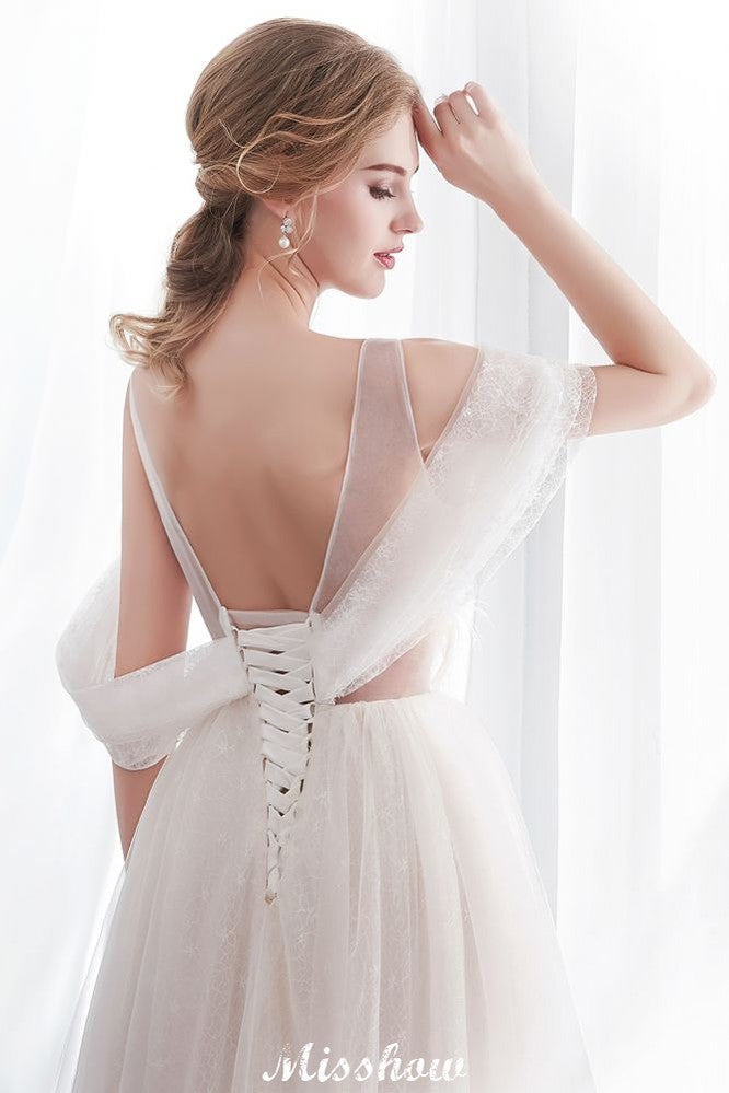 Vestido de novia color marfil con encaje, sin mangas y largo hasta el suelo