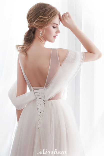 Vestido de novia color marfil con encaje, sin mangas y largo hasta el suelo