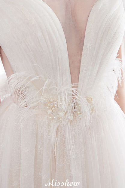 Vestido de novia color marfil con encaje, sin mangas y largo hasta el suelo