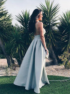 Robe de bal en satin longue jusqu'au sol, sans manches, à bretelles spaghetti, coupe en A avec volants