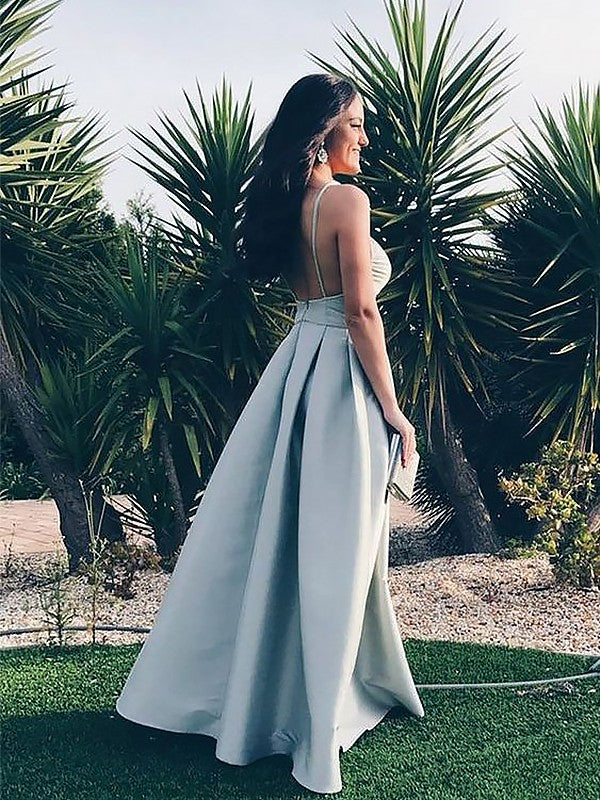 Robe de bal en satin longue jusqu'au sol, sans manches, à bretelles spaghetti, coupe en A avec volants
