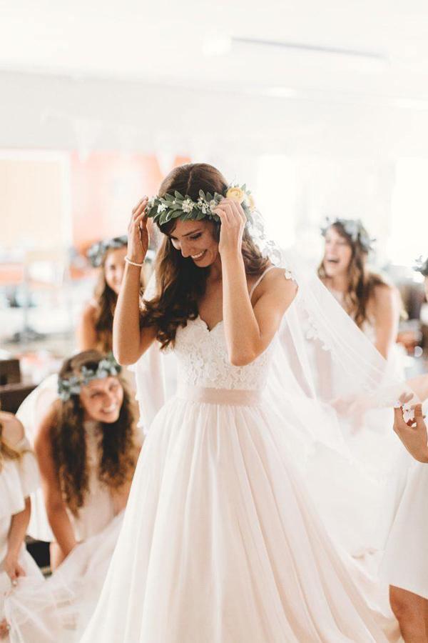 Abito da sposa senza maniche con spalline sottili a linea ad A e strascico corto