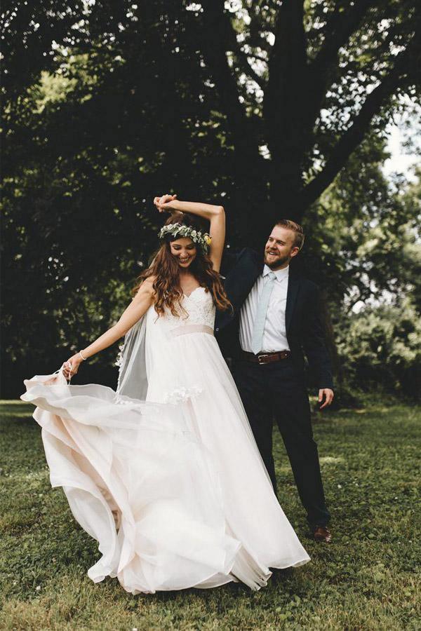 Abito da sposa senza maniche con spalline sottili a linea ad A e strascico corto