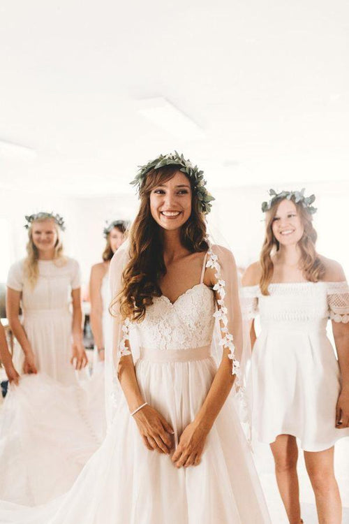 Vestido de Noiva Sem Mangas com Alças Finas em Linha A e Cauda de Corte