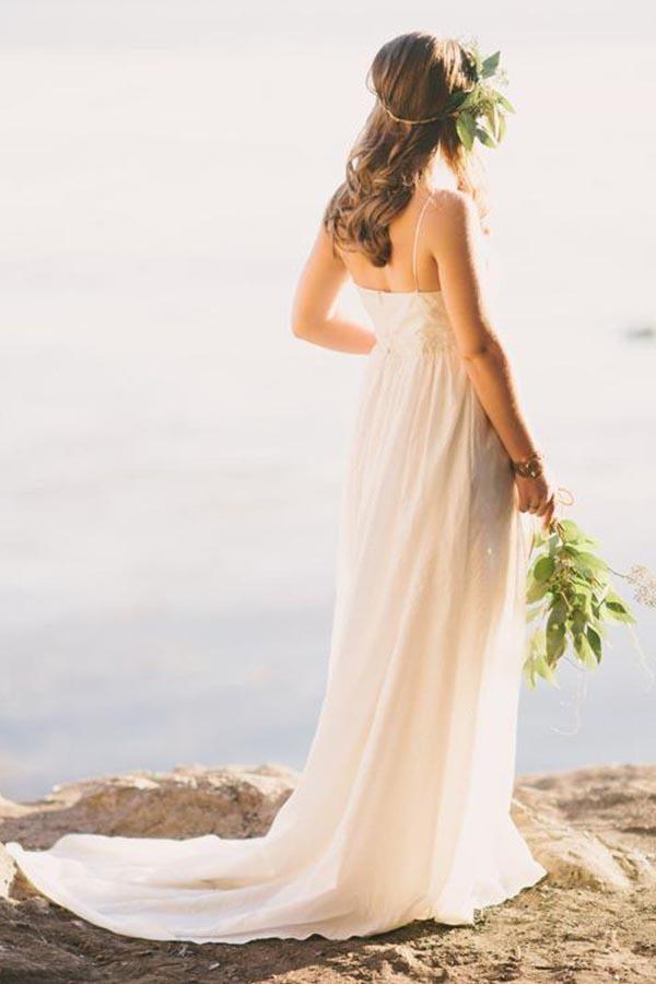 Abito da sposa in chiffon con spalline sottili, linea a trapezio e strascico scivolato