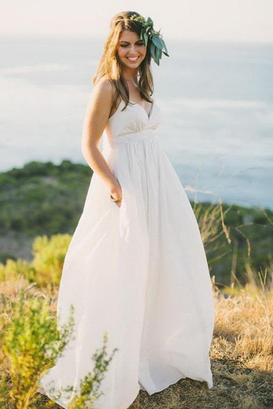 Robe de mariée trapèze en mousseline de soie à bretelles spaghetti et traîne WD240