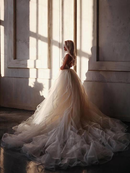 Vestido de novia largo con tirantes en forma de A, largo hasta el suelo y cuentas