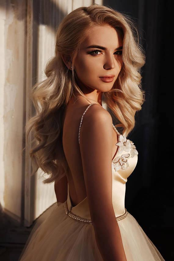 A-Linie Träger Bodenlang Perlenbesetztes Brautkleid Langes Ballkleid