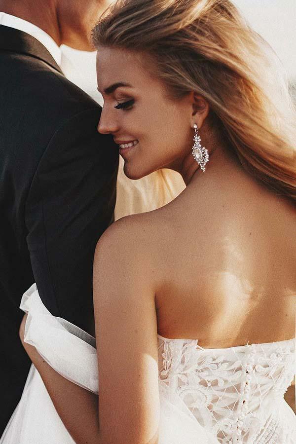 Abito da sposa in tulle con strascico a corte a cuore, linea a trapezio, con applicazioni