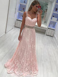 Robe de bal en satin longueur au sol, sans manches, décolleté cœur, coupe en A avec appliqué