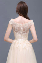 Robe de bal longue jusqu'au sol en tulle avec appliques en dentelle en ligne A