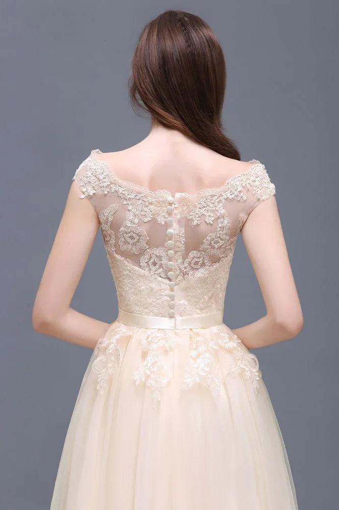 Robe de bal longue jusqu'au sol en tulle avec appliques en dentelle en ligne A