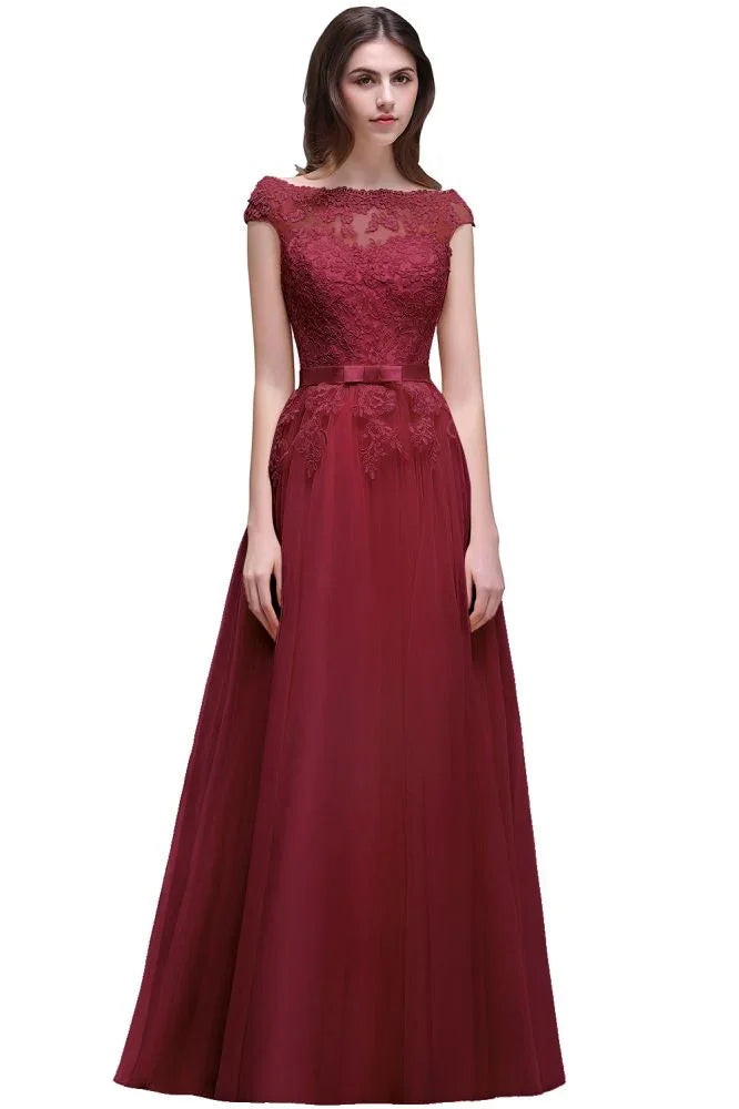 Robe de bal longue jusqu'au sol en tulle avec appliques en dentelle en ligne A