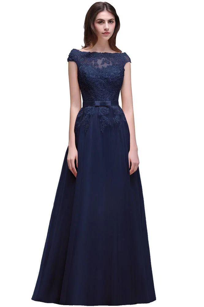 Robe de bal longue jusqu'au sol en tulle avec appliques en dentelle en ligne A