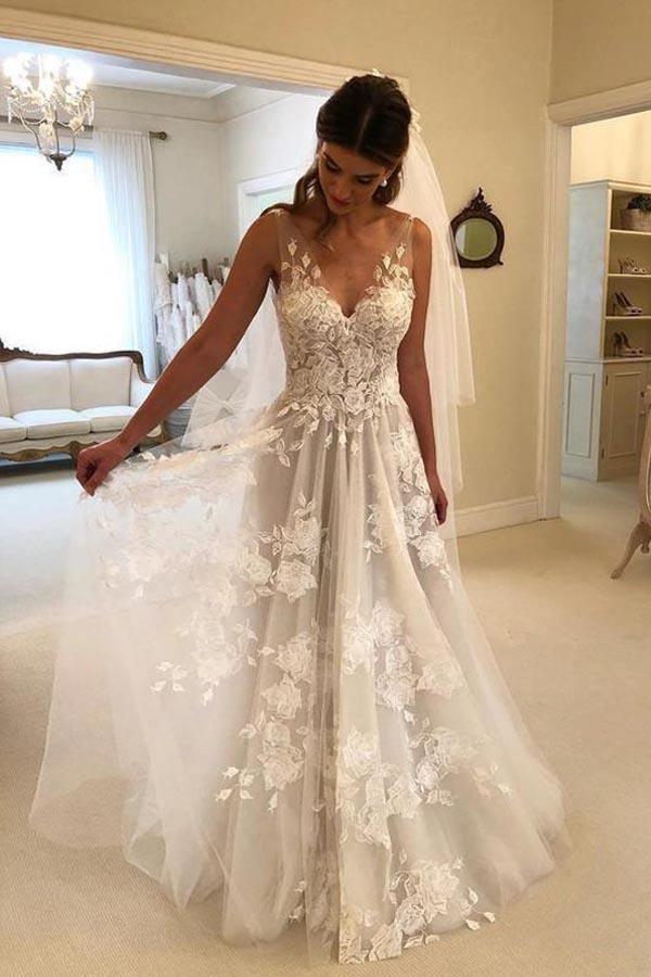 Vestido de novia de corte A, escote en V, espalda descubierta, cola larga y apliques