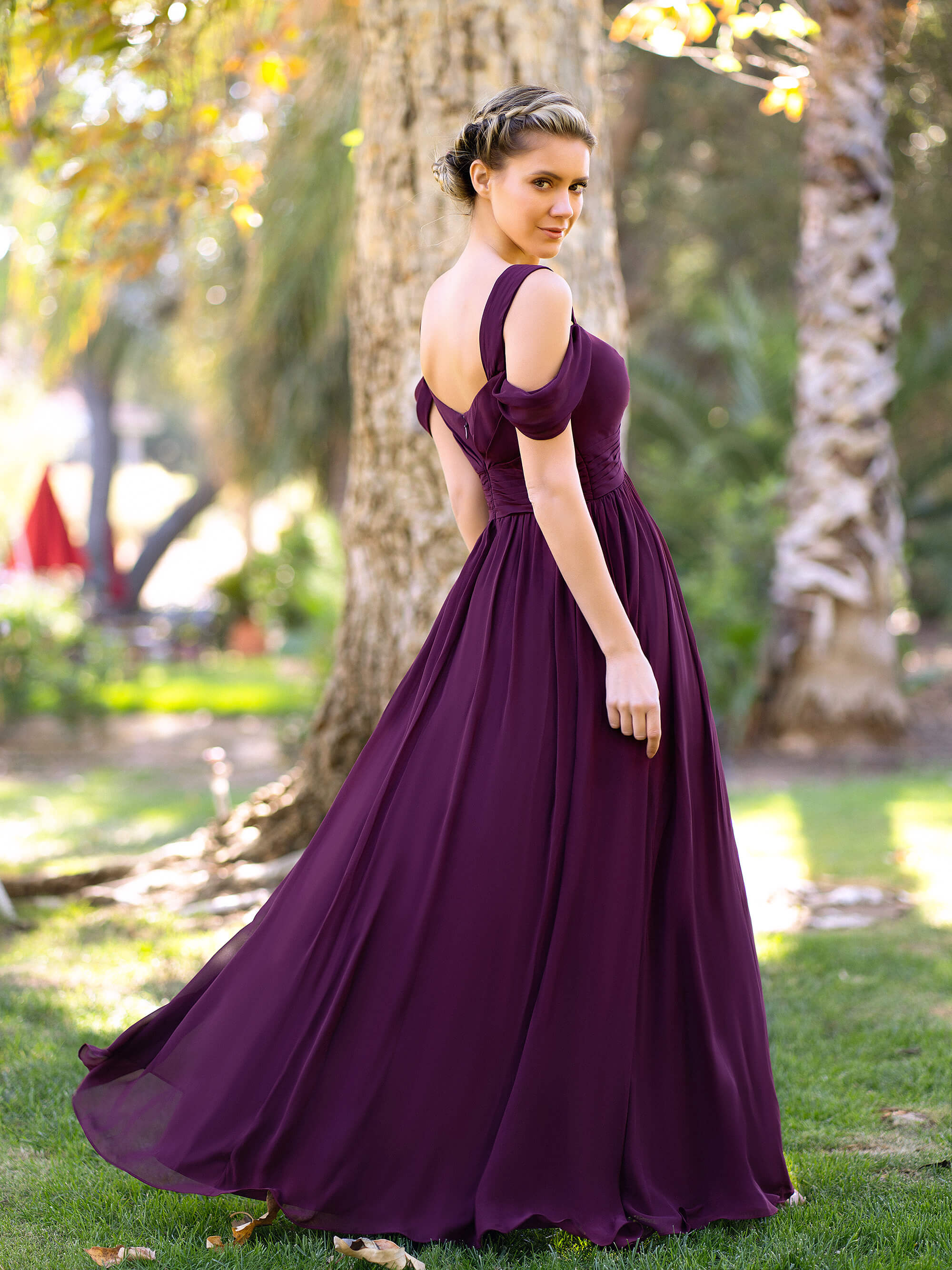 Abito da damigella con scollo a V a linea A in chiffon lungo fino al pavimento