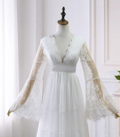 Vestido de novia estilo bohemio rústico con escote en V y manga larga