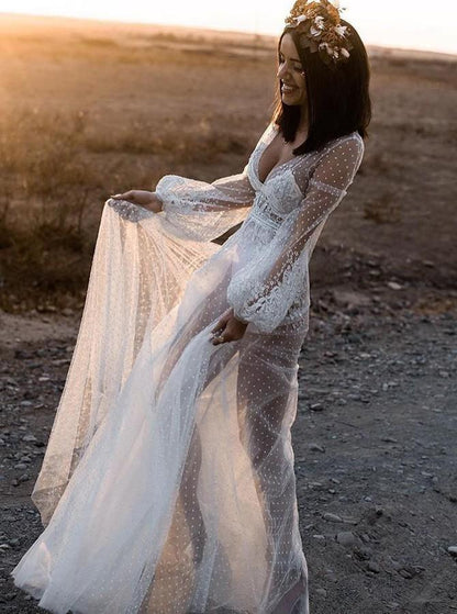 A-Linien-Strandbrautkleid mit V-Ausschnitt und langen Ärmeln und Applikationen
