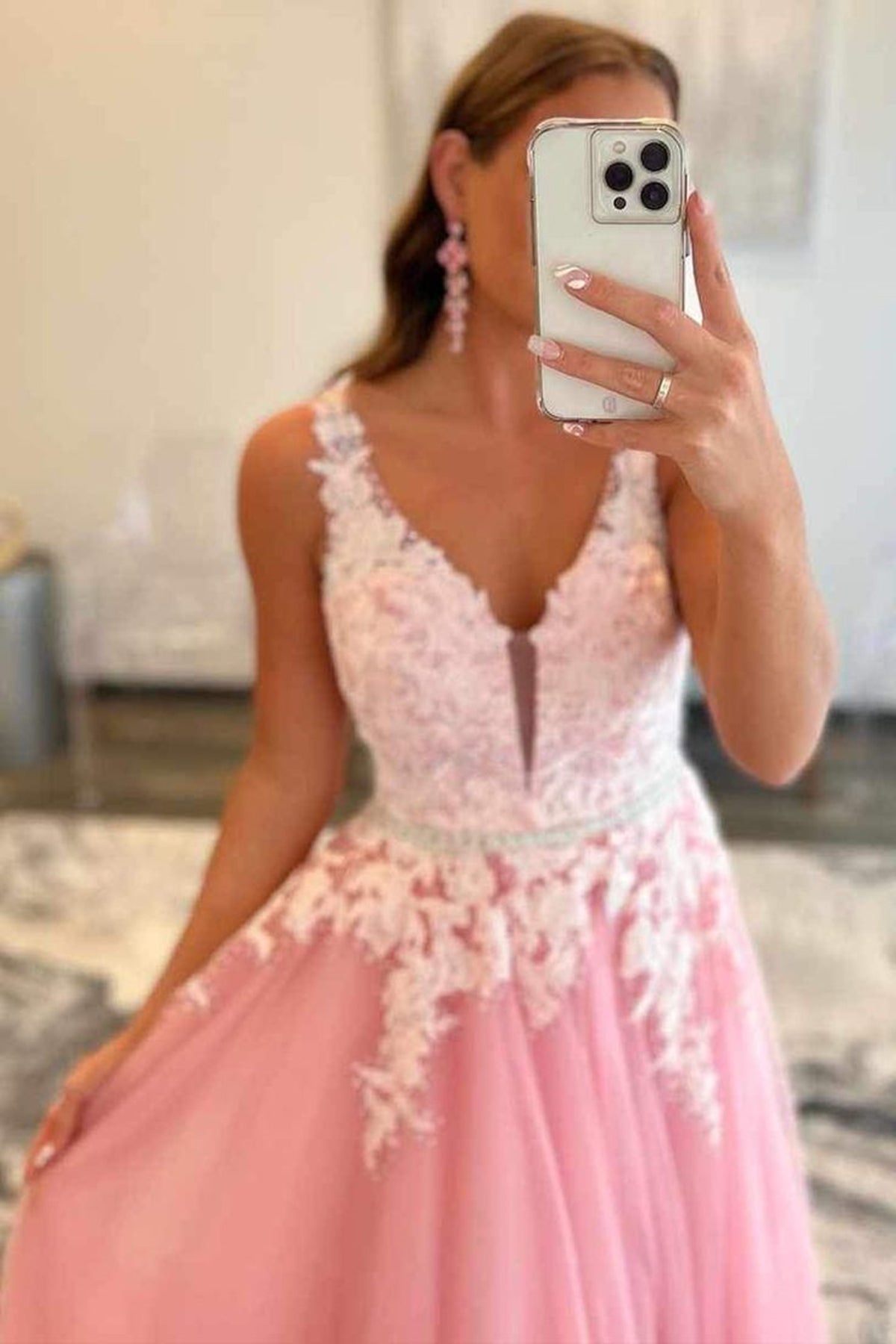 Vestidos longos de baile de finalistas rosa com decote em V, costas abertas, renda de tule bordada em linha A
